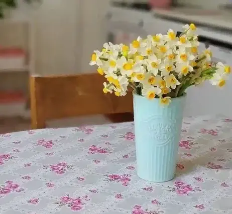 عکس هنری با گل نرگس
