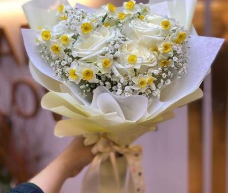 عکس هنری با گل نرگس