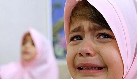 عکس دختر کوچولو گریه میکنه