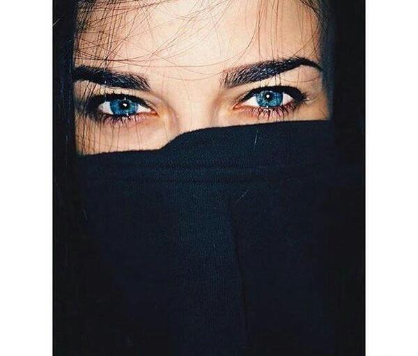 عکس دختری در حال گریه