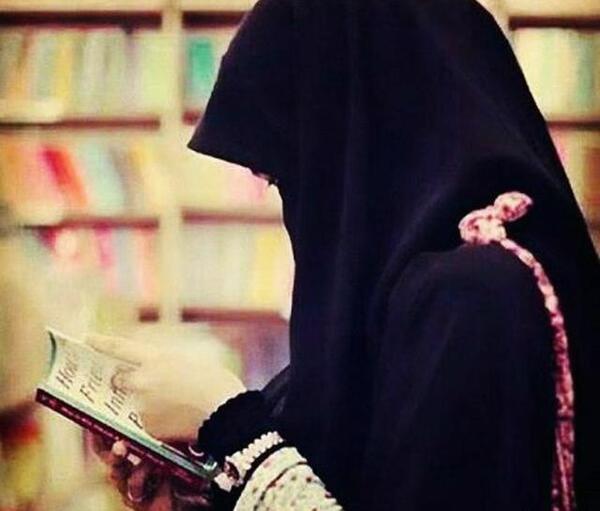 عکس دختر چادری در حال گریه