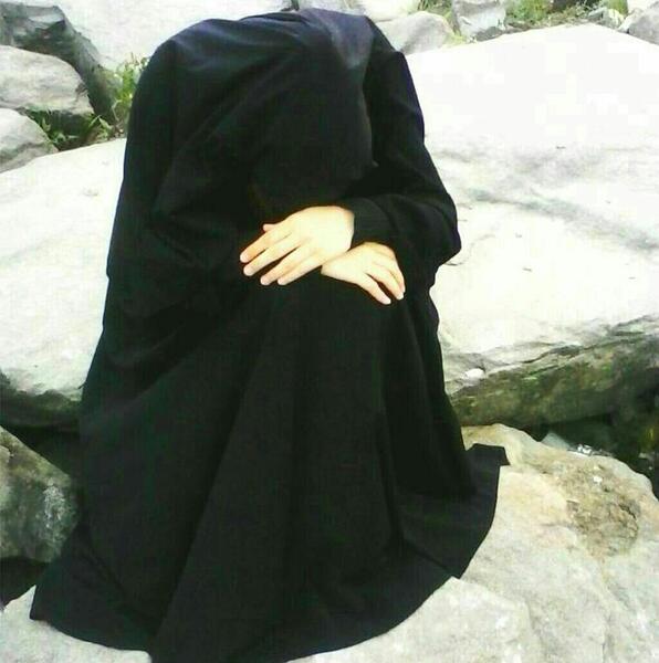 عکس دختر چادری در حال گریه