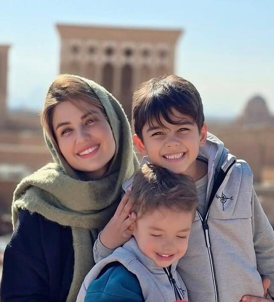 عکس مادر و پدر گلوریا هاردی