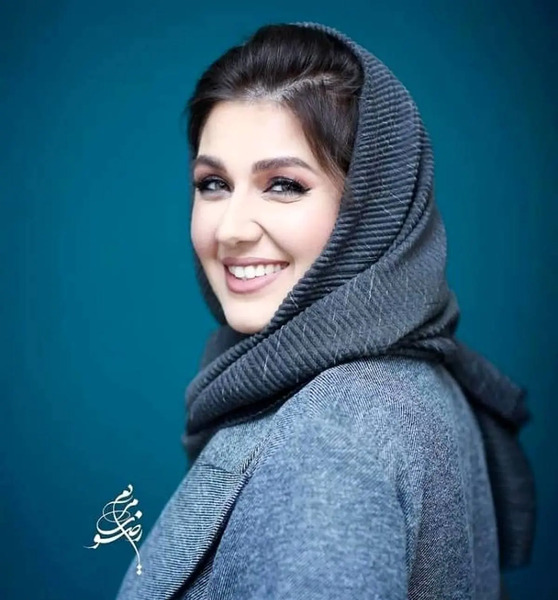 عکس مادر و پدر گلوریا هاردی