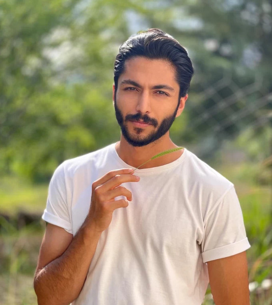 عکس مادر و پدر کیسان دیباج