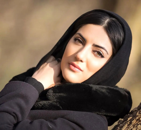 عکس پدر مادر هلیا حسینی