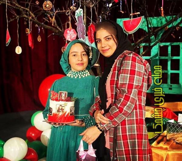 عکس مادر واقعی همراز اکبری
