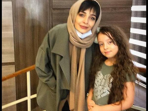 عکس مادر واقعی همراز اکبری