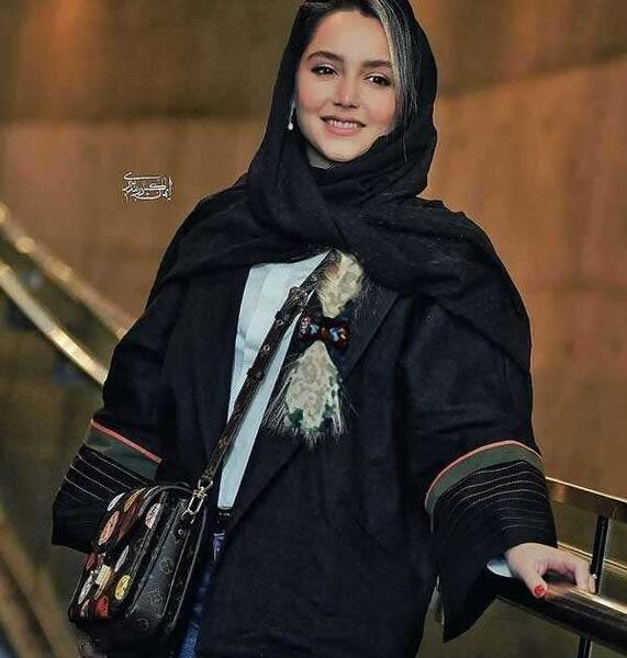 عکس پدر و مادر نازنین بیاتی