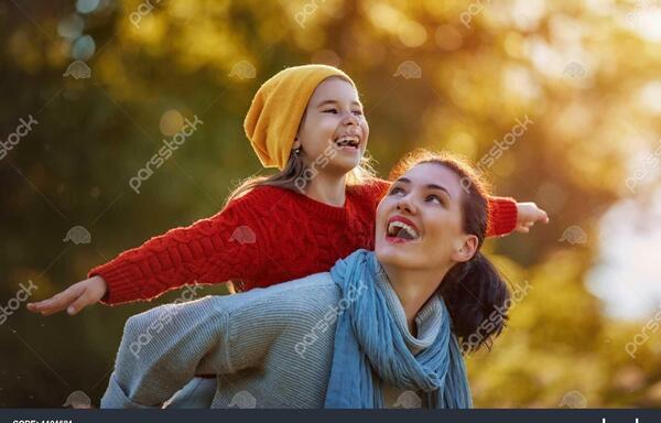 ایده عکس پاییزی مادر دختری