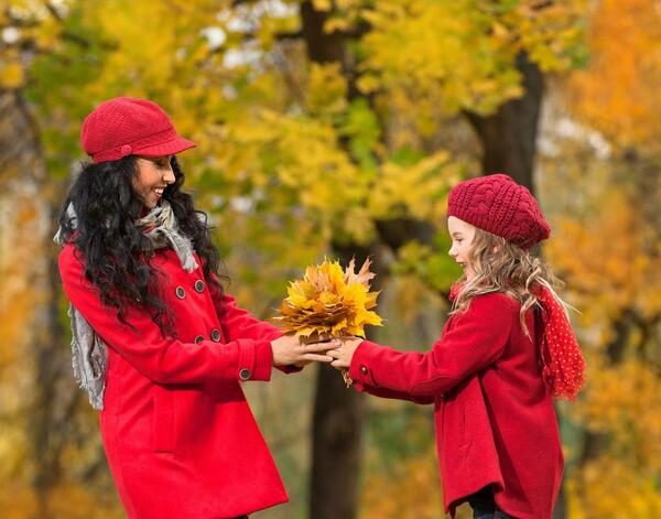ایده عکس پاییزی مادر دختری