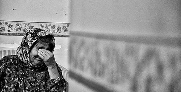 عکس مادر تنها در خانه