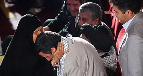 عکس محمود احمدی نژاد با مادر چاوز