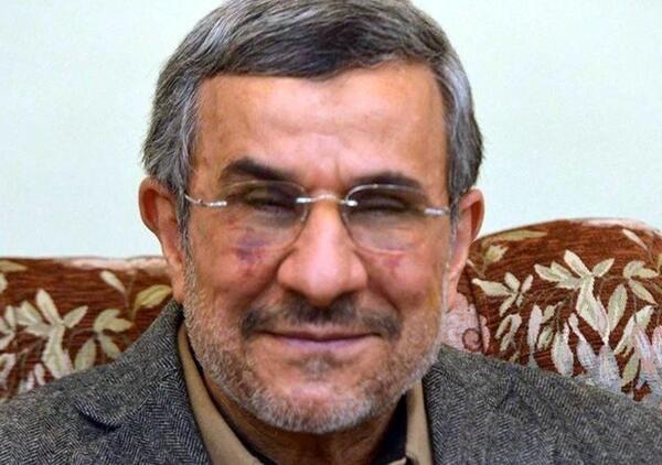 عکس محمود احمدی نژاد با مادر چاوز