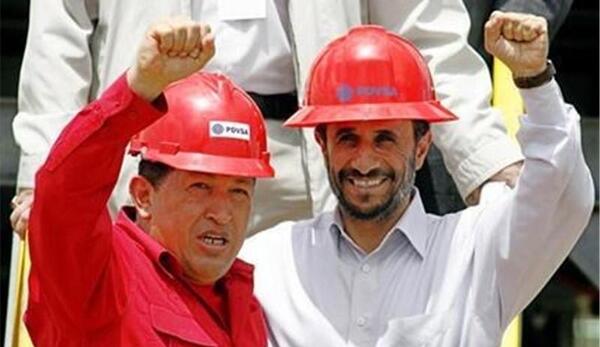 عکس احمدی نژاد با مادر هوگو چاوز