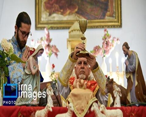 عکس احمدی نژاد با مادر هوگو چاوز