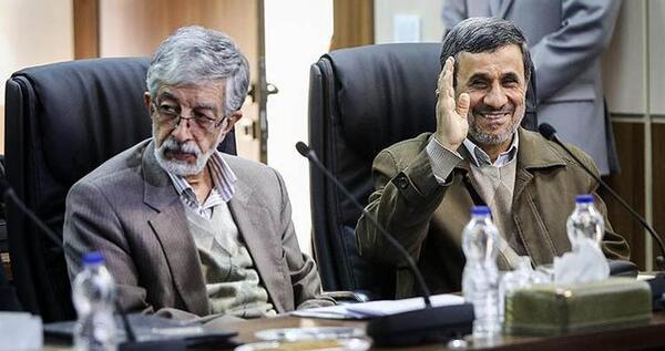 عکس احمدی نژاد با مادر چاوز