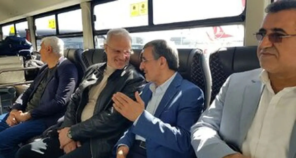 عکس احمدی نژاد با مادر چاوز