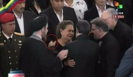 عکس احمدی نژاد با مادر چاوز