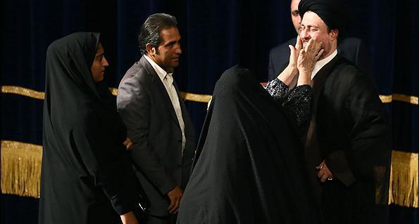 عکس احمدی نژاد با مادر چاوز