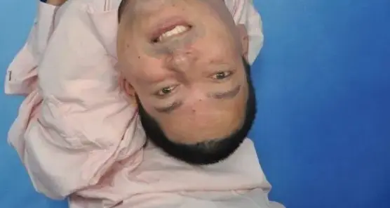 عکس مرد صورت وارونه