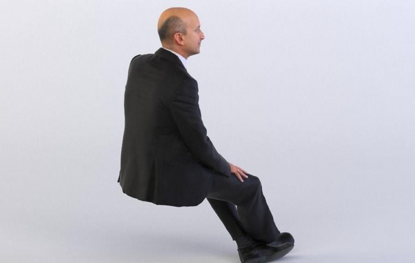 عکس یک مرد کت شلواری