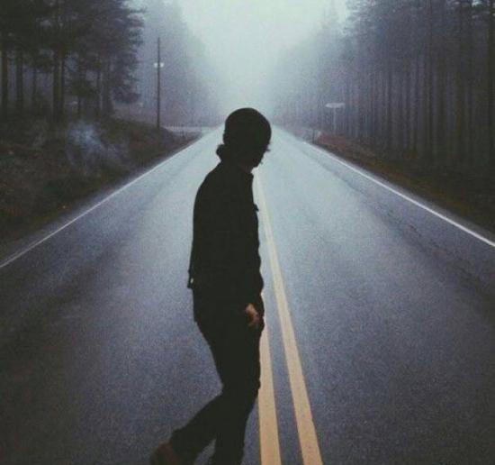 عکس سایه مرد تنها