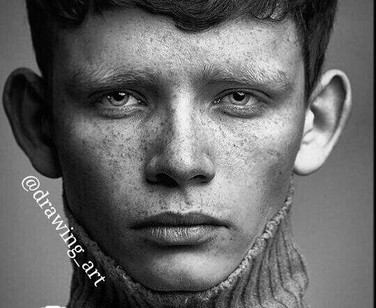 عکس چهره مرد برای طراحی سیاه قلم