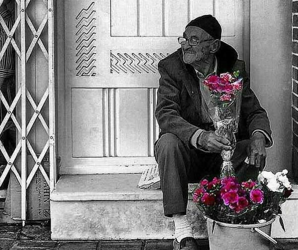 عکس دست مرد زخمی