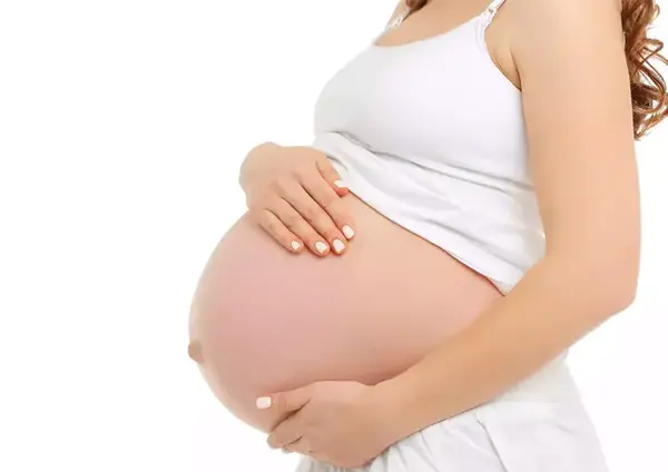 عکس مرد باردار در حال درد