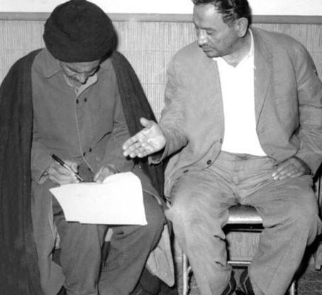 عکس مردی که ایستاده مرد