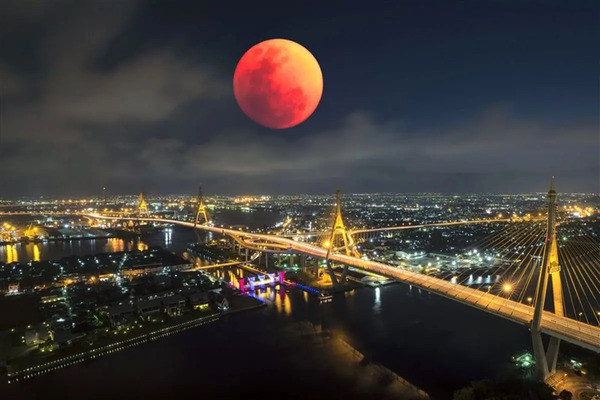 عکس از ماه گرفتگی امشب