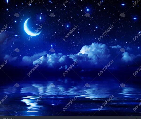 عکس ماه در شب کنار دریا