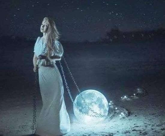 عکس از ماه برای پروفایل