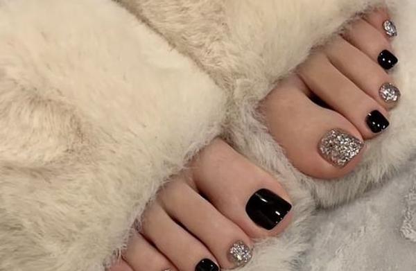 عکس ژلیش پا مشکی