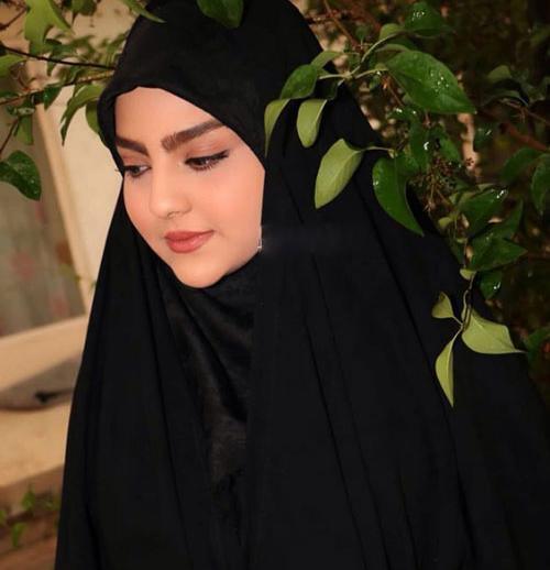 عکس زن با چادر مشکی