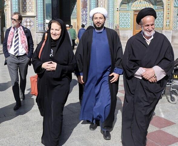 عکس خانم با چادر مشکی