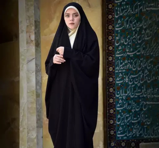 عکس هنری با چادر مشکی