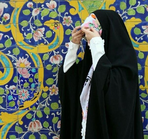 عکس هنری با چادر مشکی