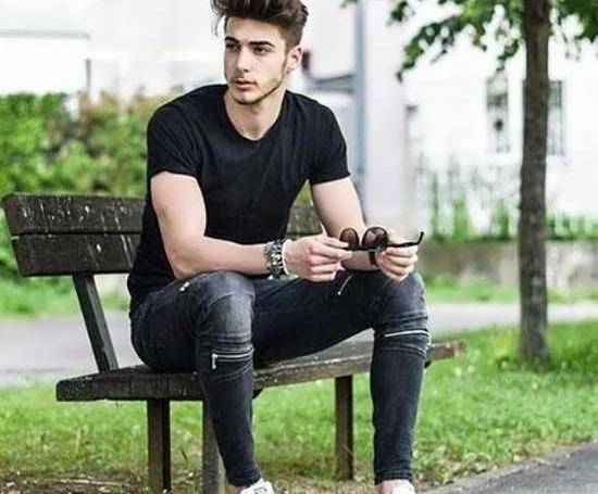 ژست عکس ایستاده در طبیعت مردانه