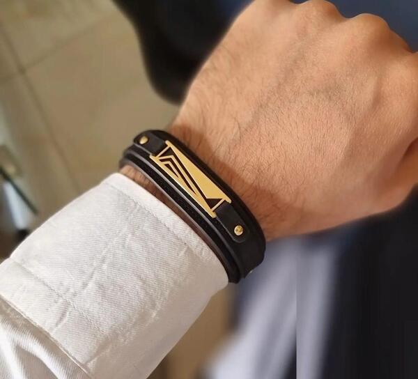 عکس دستبند چرمی طلا مردانه