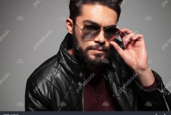عکس پروفایل مردانه با عینک دودی