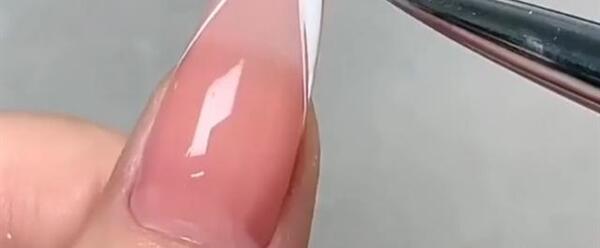 عکس ناخن گلدونی فرنچ