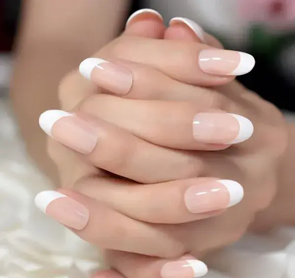 عکس ناخن فرنچ گرد