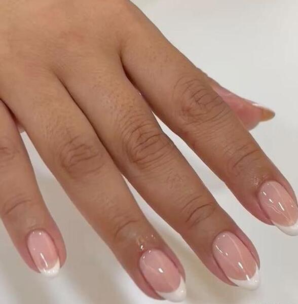 عکس ناخن فرنچ گرد