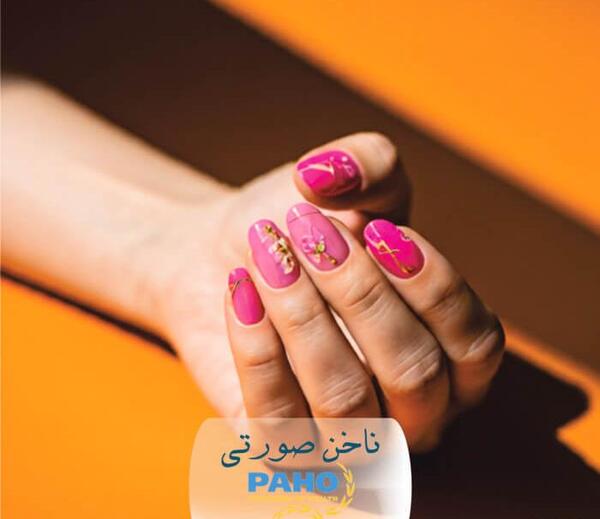 عکس ناخن رنگ گلبهی