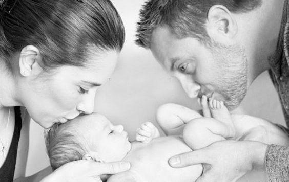 ژست عکس پدر و مادر و فرزند
