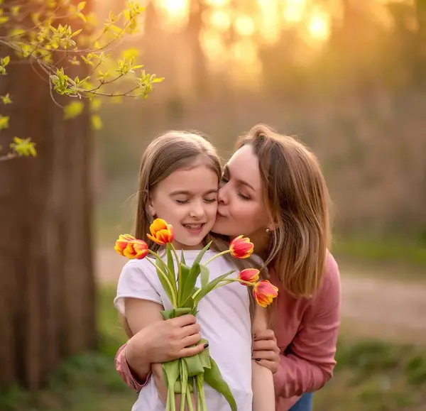 عکس پروفایل محبت مادر به فرزند