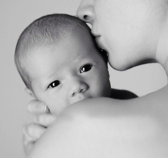 عکس پروفایل عشق مادر به فرزند