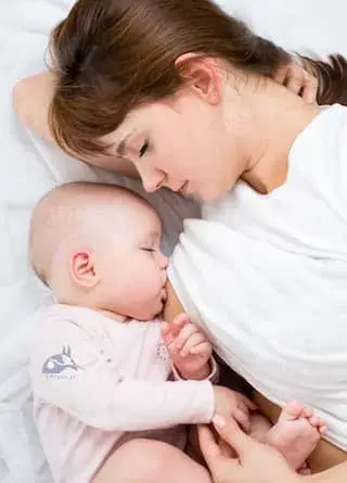 عکس شیر دادن مادر به فرزندش
